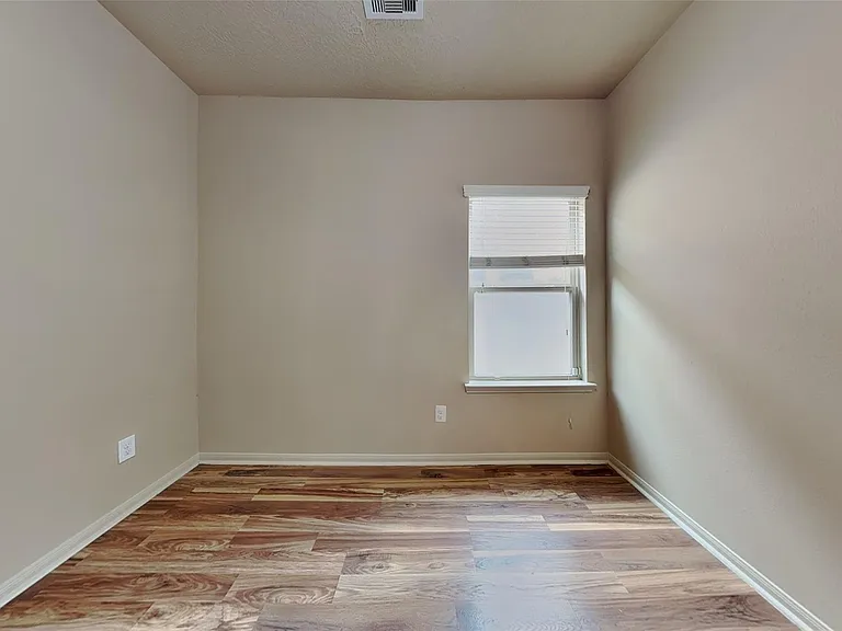 1411 Cameron Park Ln — Photo 16