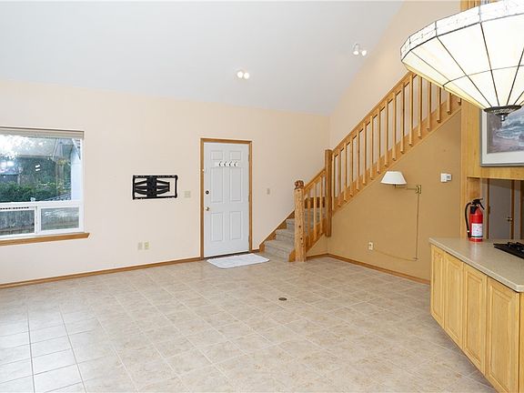 4th image of 379 S Butterclam St SW