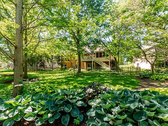 2nd image of 1209 Club View Dr