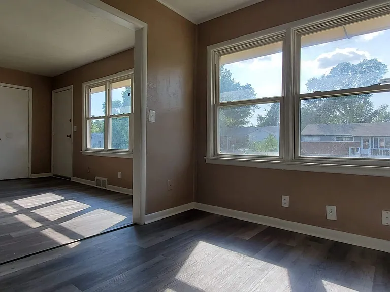 4331 N Frankfort Pl — Photo 3