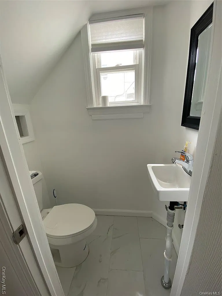 Studio, 1.0 bath, 150 sqft, $1,600 — Photo 4