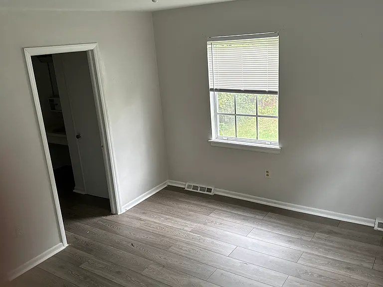 350 Forest Hill Ave NE — Photo 3