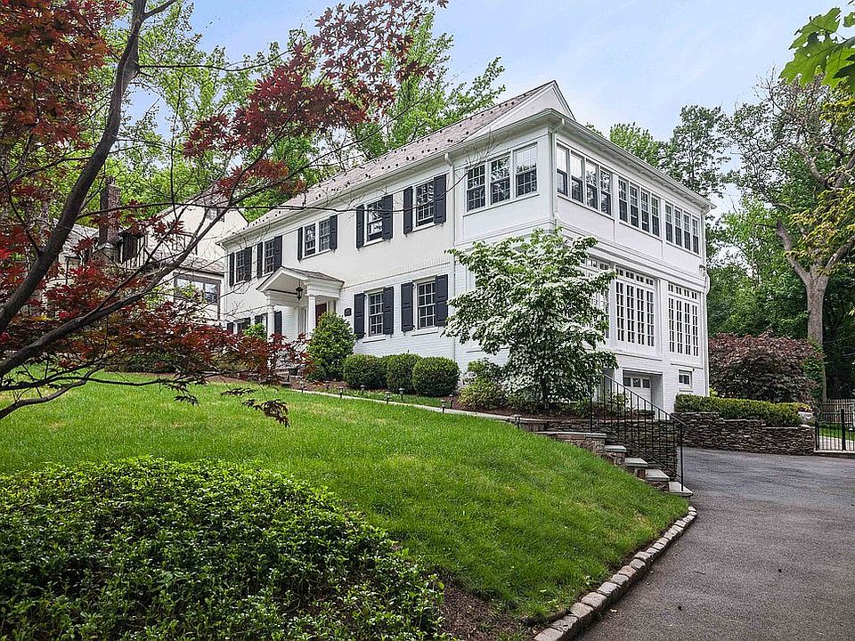 1st image of 539 Laurel Pl