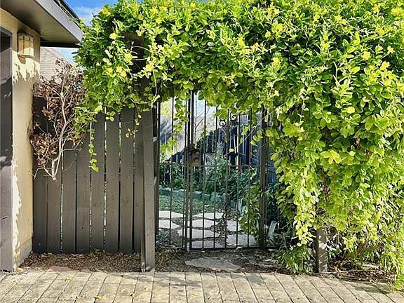 2nd image of 704 W Goldfinch Dr