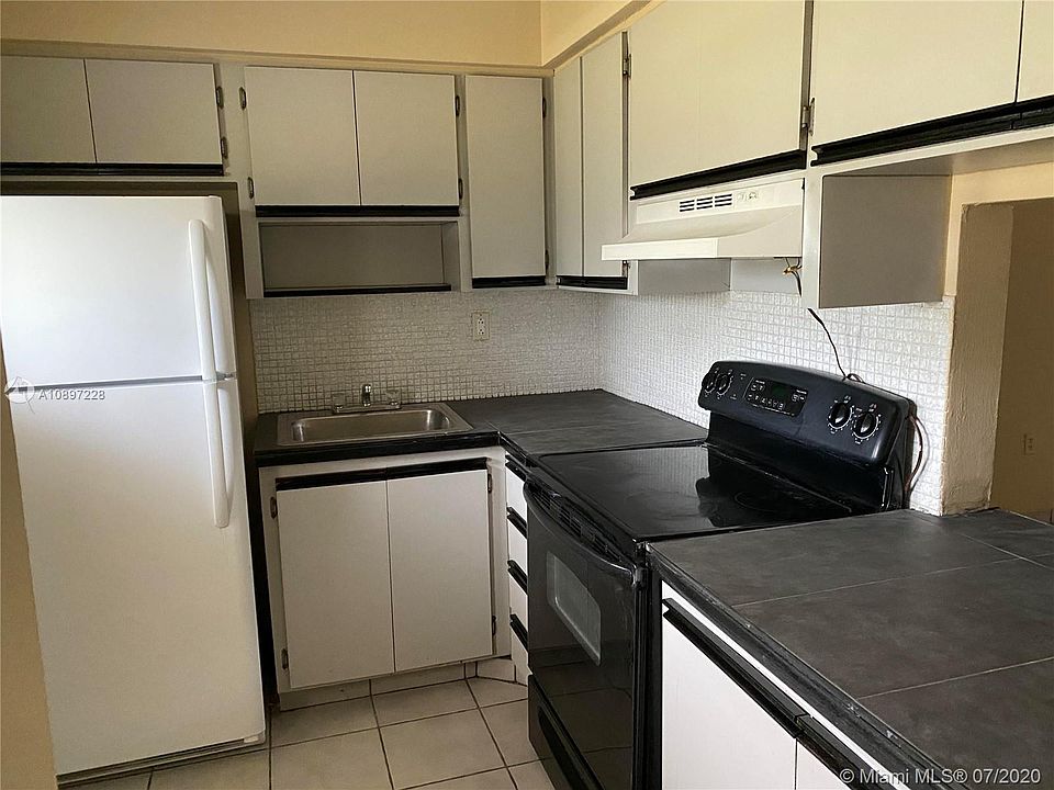 1st image of 20200 NE 27th Ct APT 19