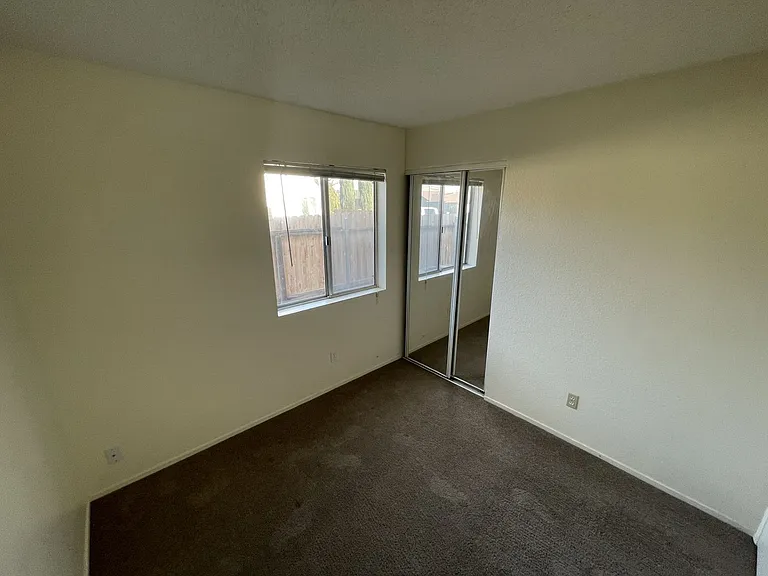 204 Meadowbrook Ct — Photo 11