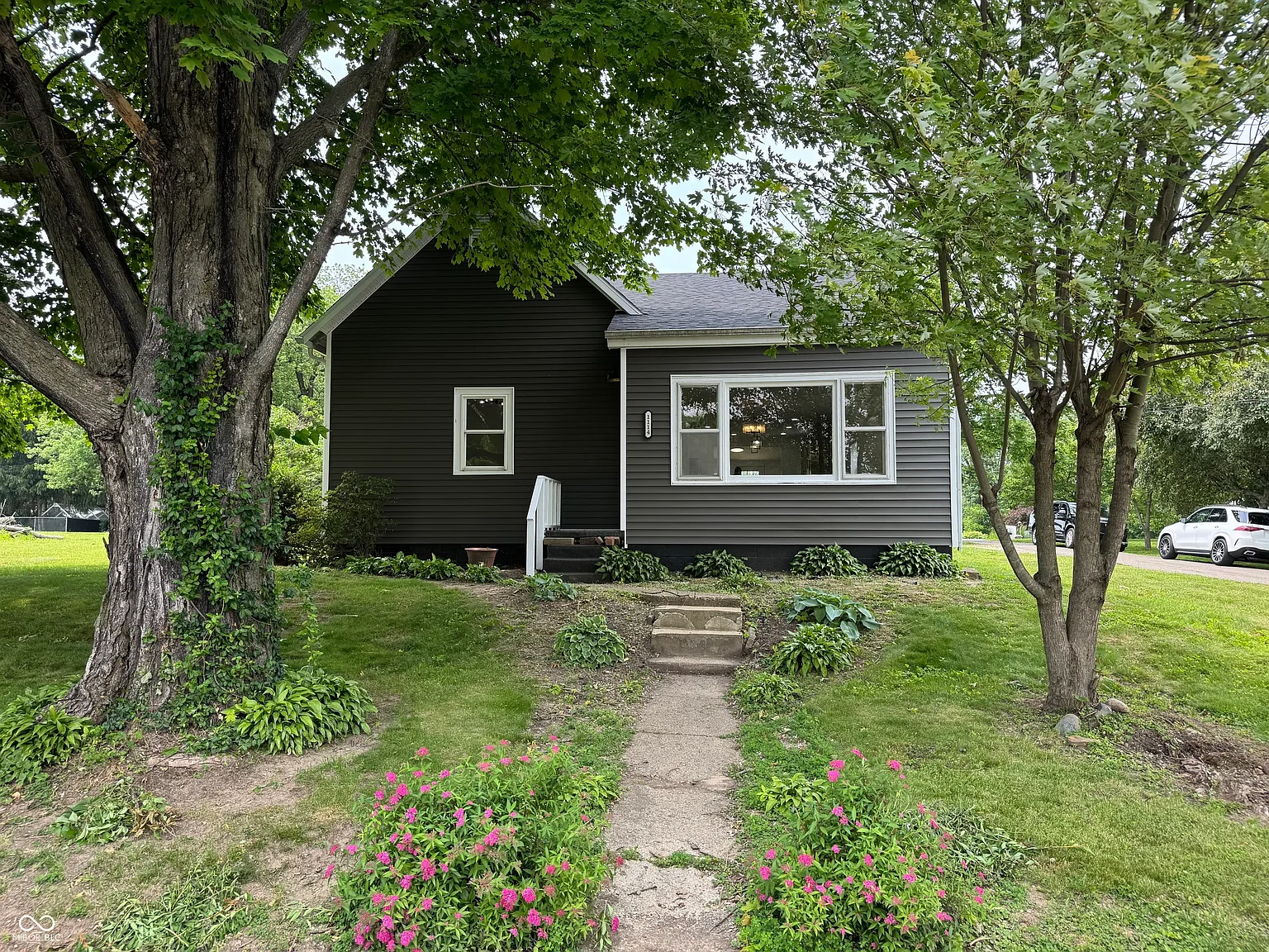 1114 N College St photo 1