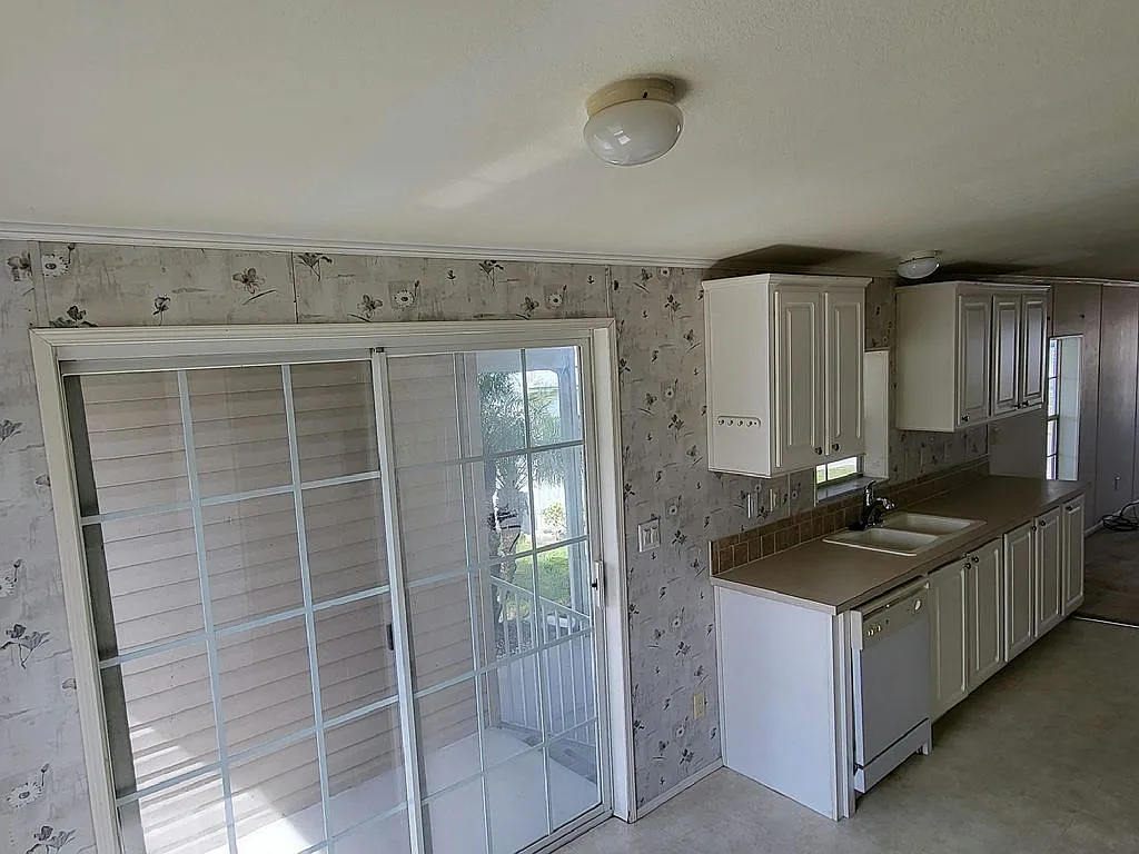 2 bed, 2.0 bath, 1148 sqft, $1,947 — Photo 4