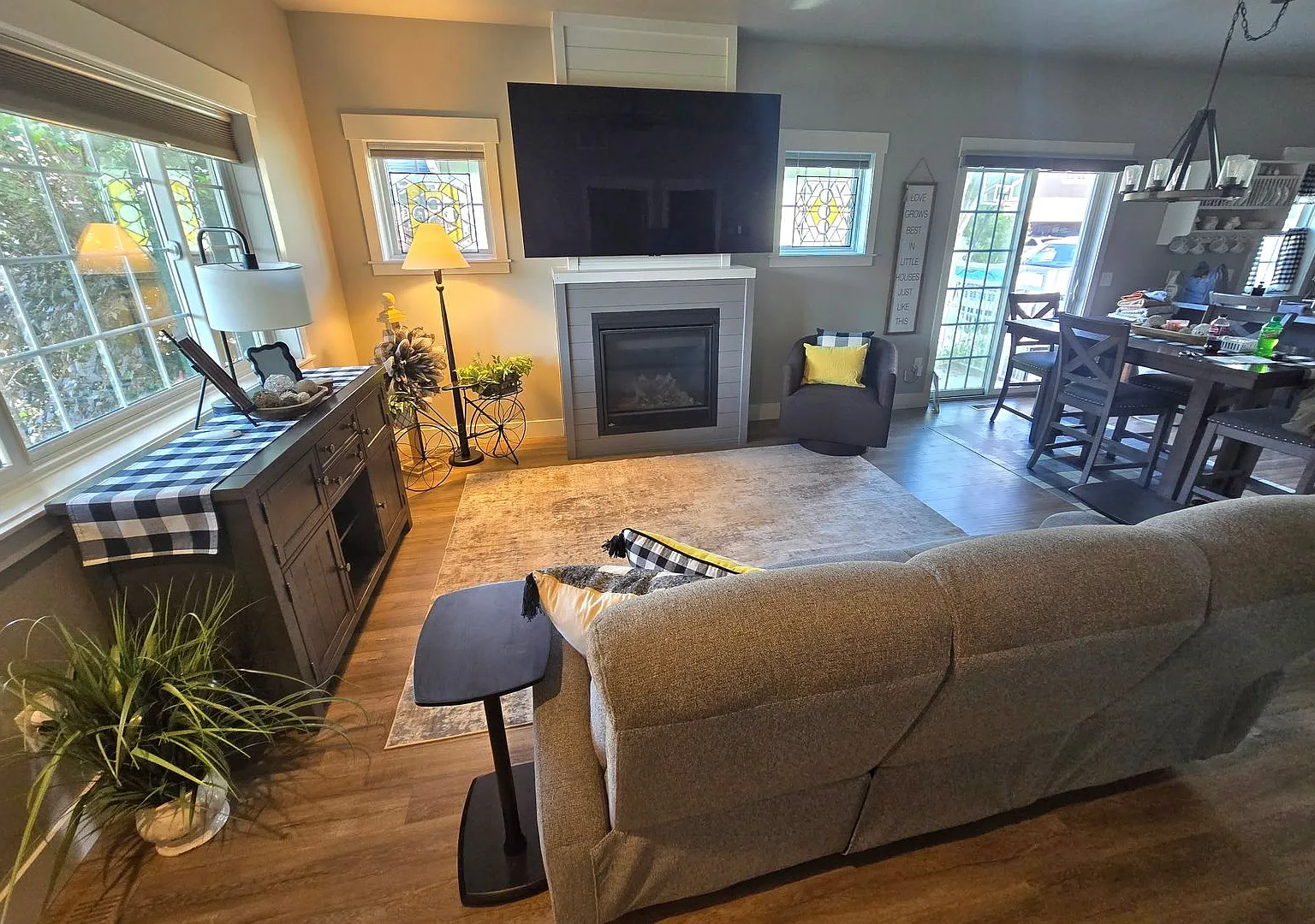 Stunning 2 Bed, 2 Bath Home in Josephine Crossing | Fully Furnished — Photo 1