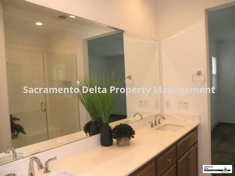 133 Fonseca St — Photo 9