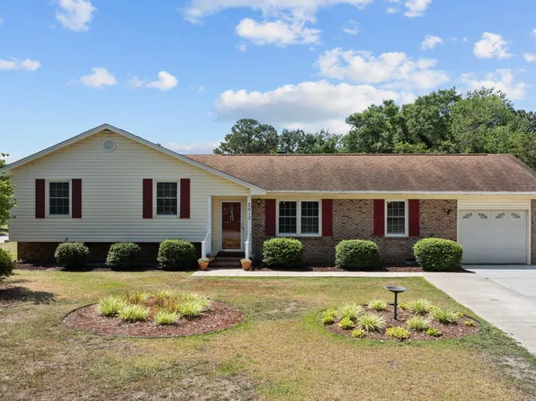 2013 Blackfriars Rd, Fayetteville, NC 28304
