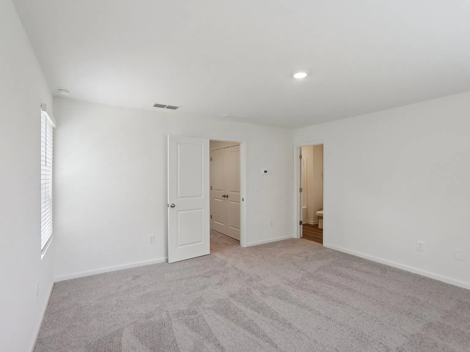 3 bed, 2.5 bath, 1421 sqft, $1,875 — Photo 4