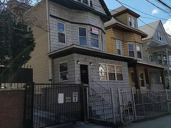 2nd image of 2880 Briggs Ave