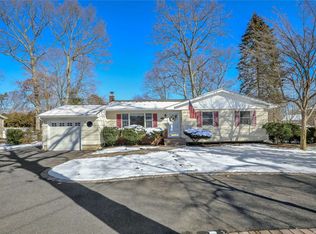 21 Midwood Ave, Nesconset, NY 11767