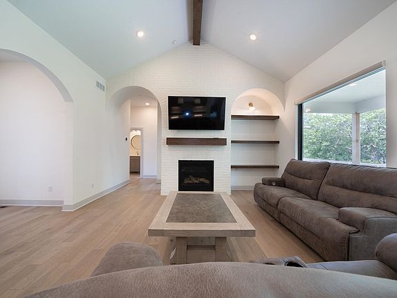 5th image of 2536 N Emerald Ct