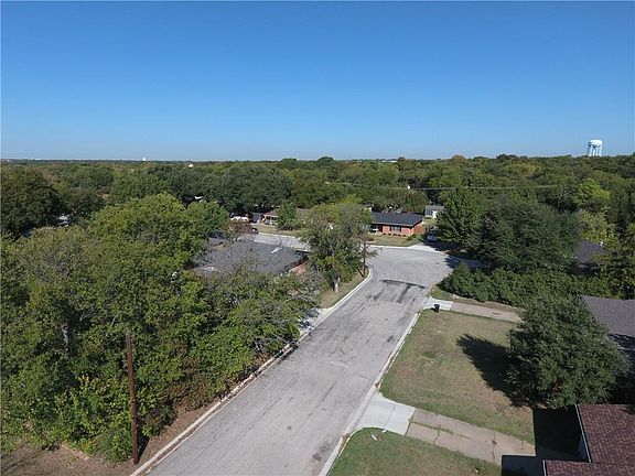 4th image of 3404 Henry Dr
