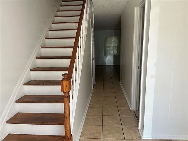 3 bed, 3.0 bath, 1600 sqft, $1,800 — Photo 2