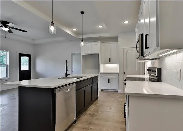220 Jones St — Photo 5