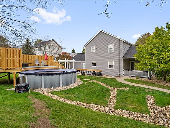 3rd image of 609 James Dr