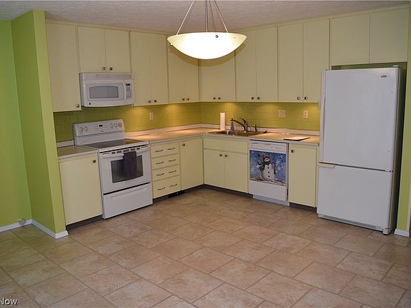 4th image of 11037 Westwind Ct