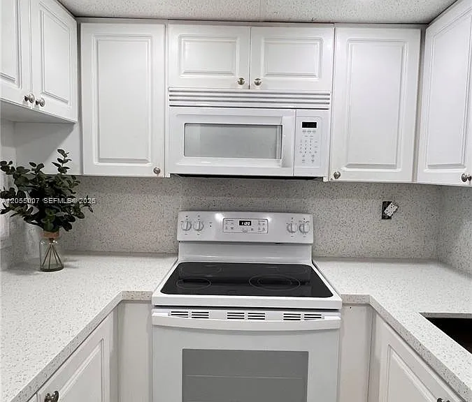984 W 40th St #2 — Photo 9