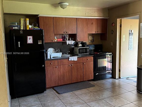 4th image of 1075 NW 100th St
