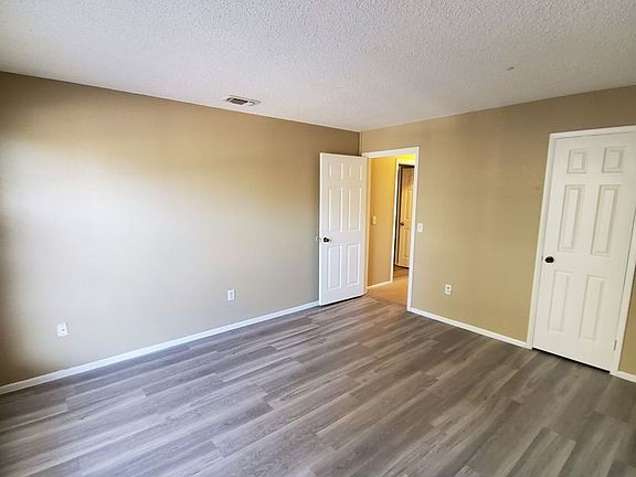 4th image of 3942 Versailles Dr #B