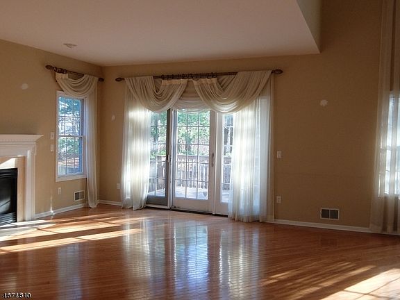 3rd image of 19 Winged Foot Dr