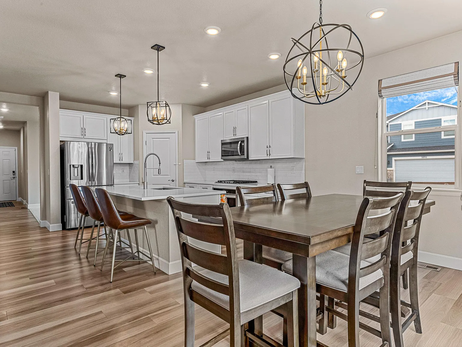 4 bed, 4046 sqft, $3,400 — Photo 4