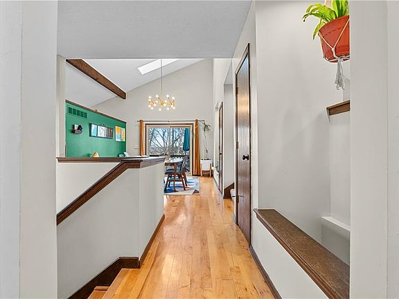 5th image of 7112 N Belleview Ave