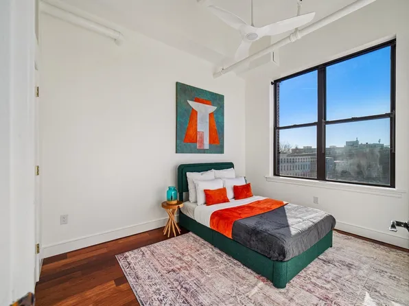 300 Communipaw Avenue image 21 of 43