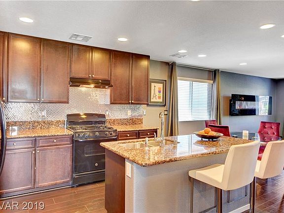 5th image of 10438 Scarpa St