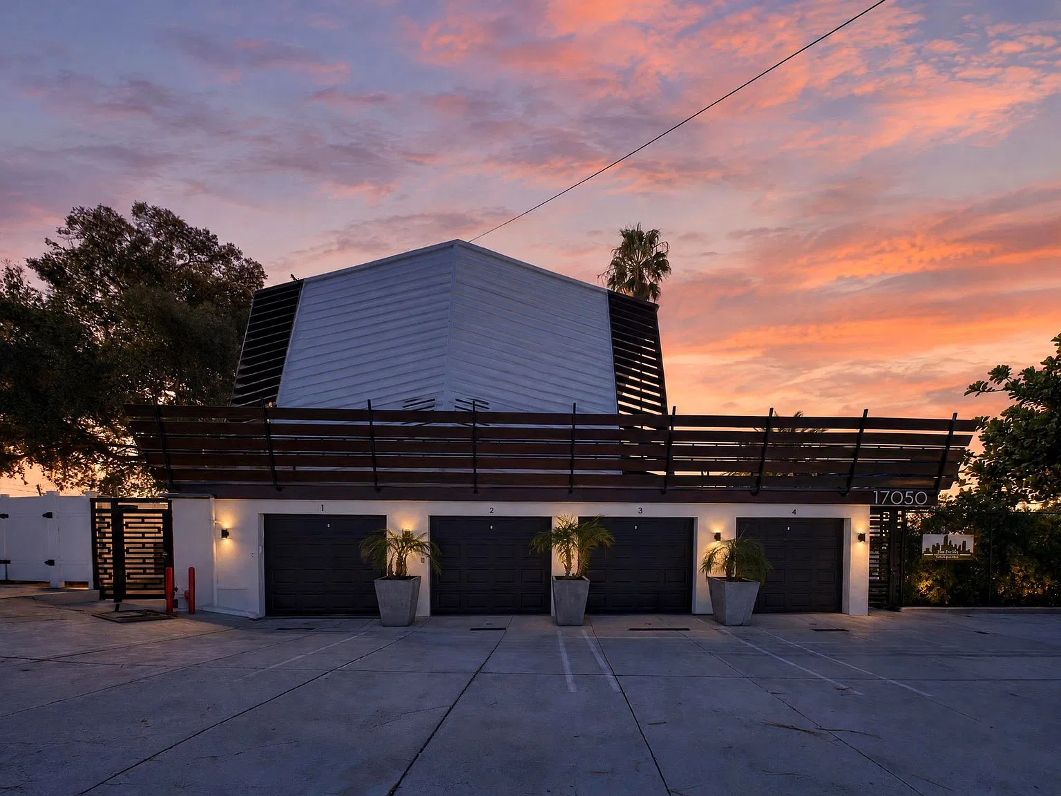 17050 Sunset Blvd — Photo 2