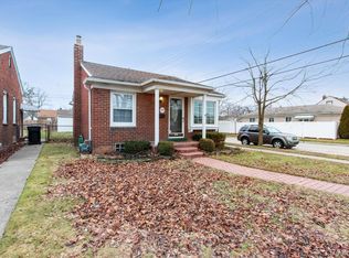1704 Sycamore St, Wyandotte, MI