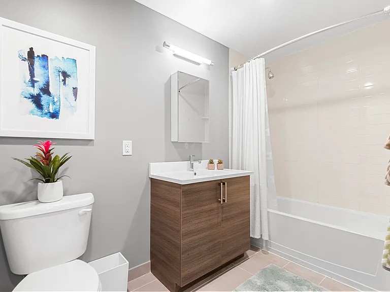 2032 1/2 Hudson St #527 — Photo 22