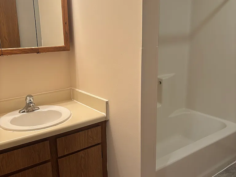 East Ridge Apartments — Photo 10