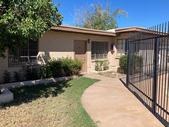 entry from Louis Lane st. and mailboxes