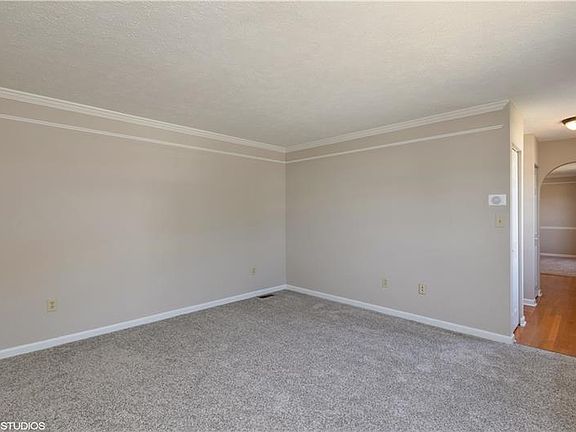 4th image of 156 Stratford Ct