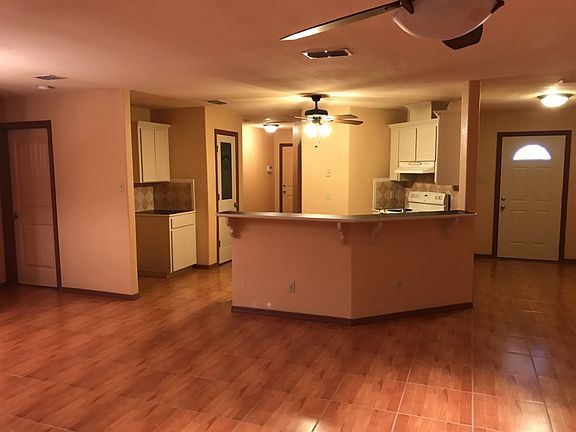 5th image of 405 Castillo Dr