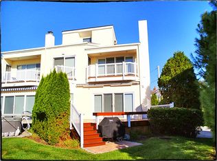 8 Apaucuck Point Rd APT 4B, Westhampton, NY 11977