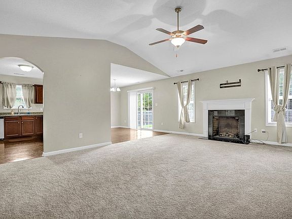 4th image of 202 Marsh Haven Dr