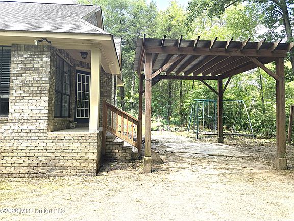 5th image of 775 Flag Lake Rd