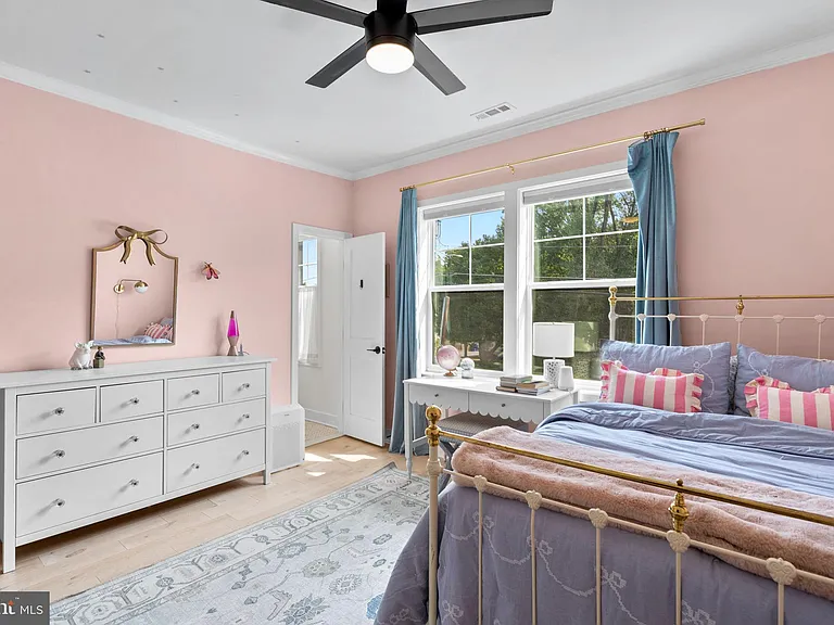 2854 Fairmont St — Photo 26