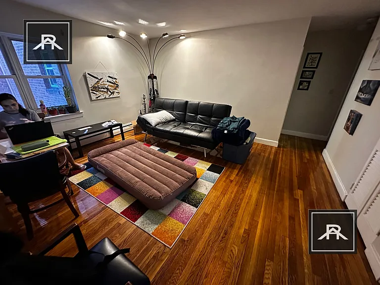 63 Chiswick Rd #4A — Photo 4