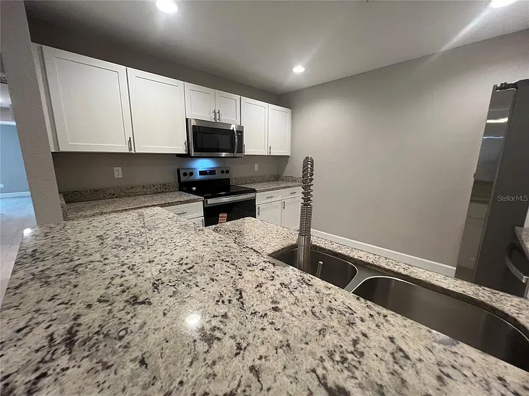 12073 Henley Ave — Photo 12
