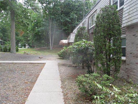 2nd image of 7 Apple Valley Pkwy APT 4