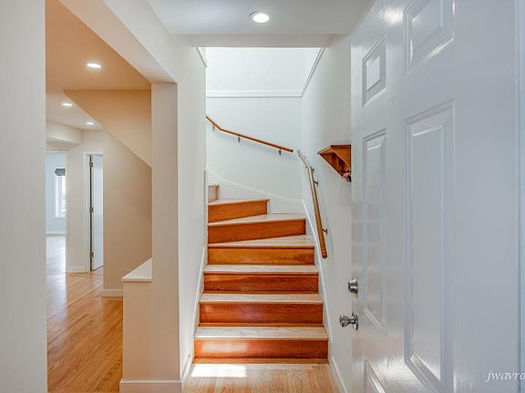 2nd image of 172 Burlwood Dr