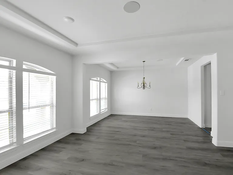 913 Peabody Dr — Photo 4