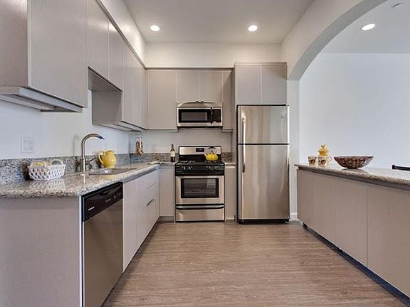2nd image of 610 Levering Ave APT 103