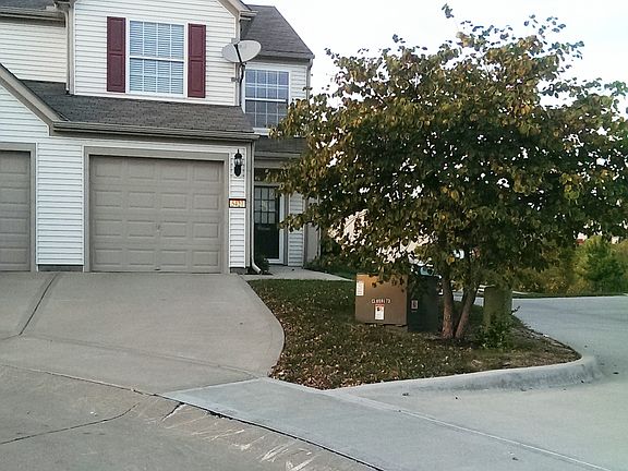  1 car garage w/long drwy